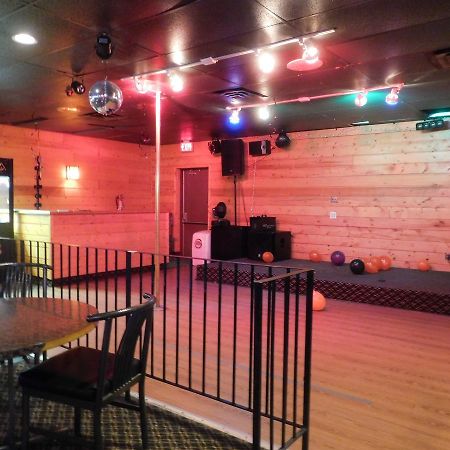 Casey'S Inn Lac du Bonnet ภายนอก รูปภาพ