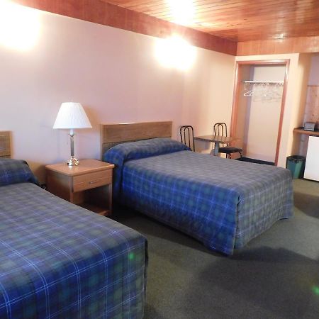 Casey'S Inn Lac du Bonnet ภายนอก รูปภาพ