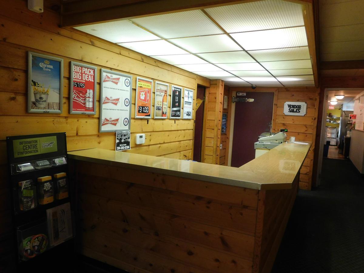 Casey'S Inn Lac du Bonnet ภายนอก รูปภาพ