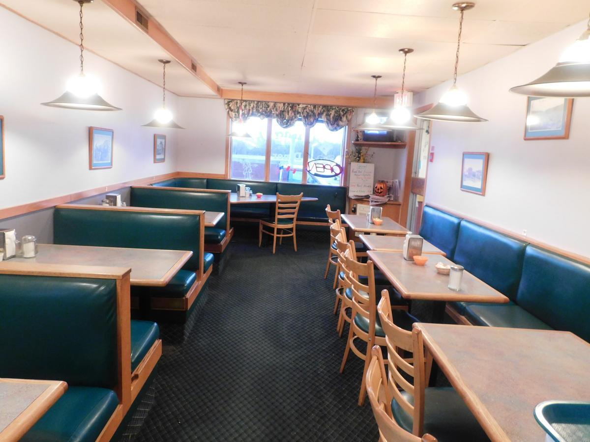 Casey'S Inn Lac du Bonnet ภายนอก รูปภาพ