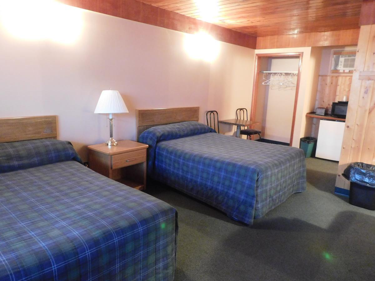Casey'S Inn Lac du Bonnet ภายนอก รูปภาพ