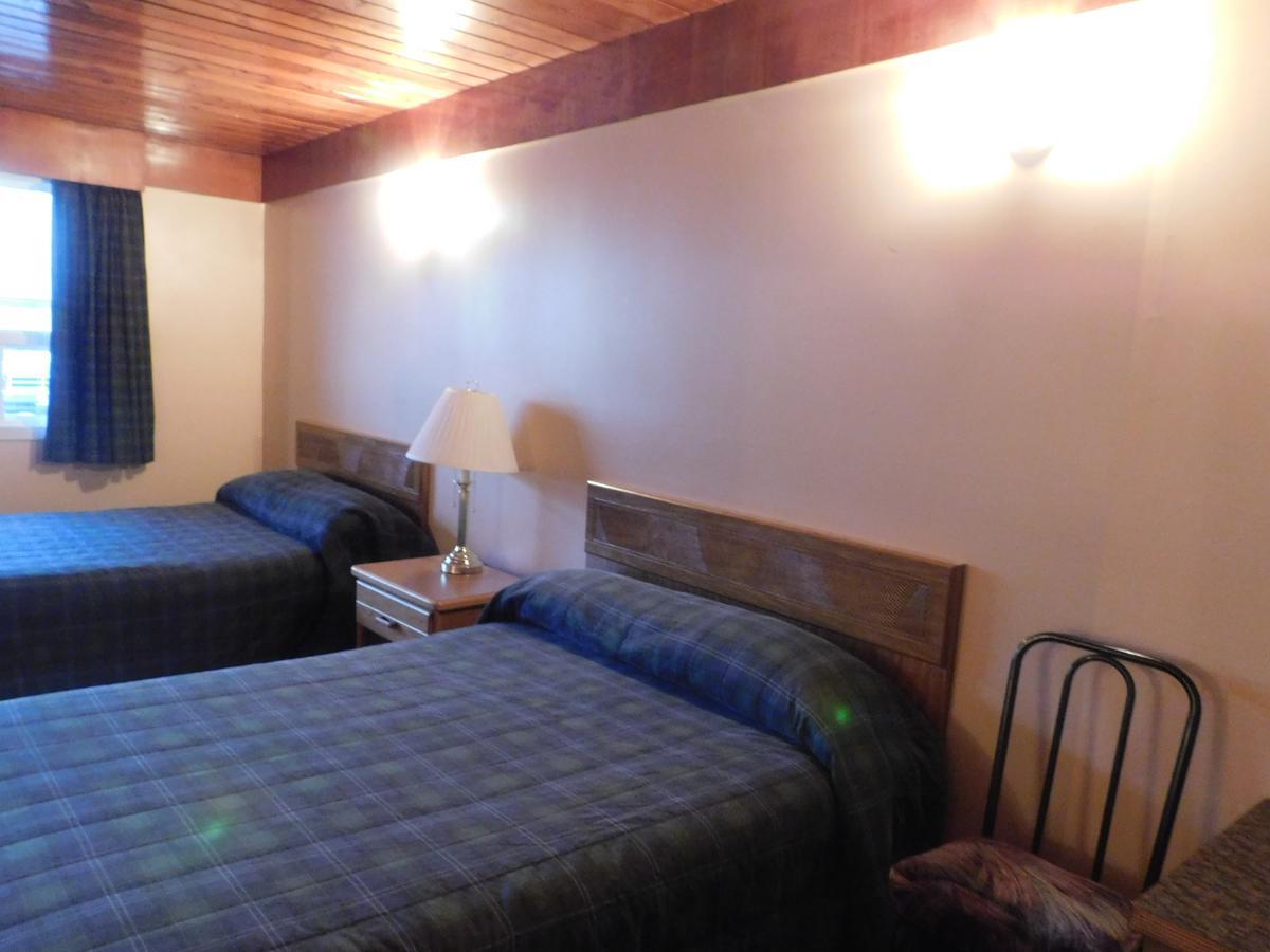 Casey'S Inn Lac du Bonnet ภายนอก รูปภาพ