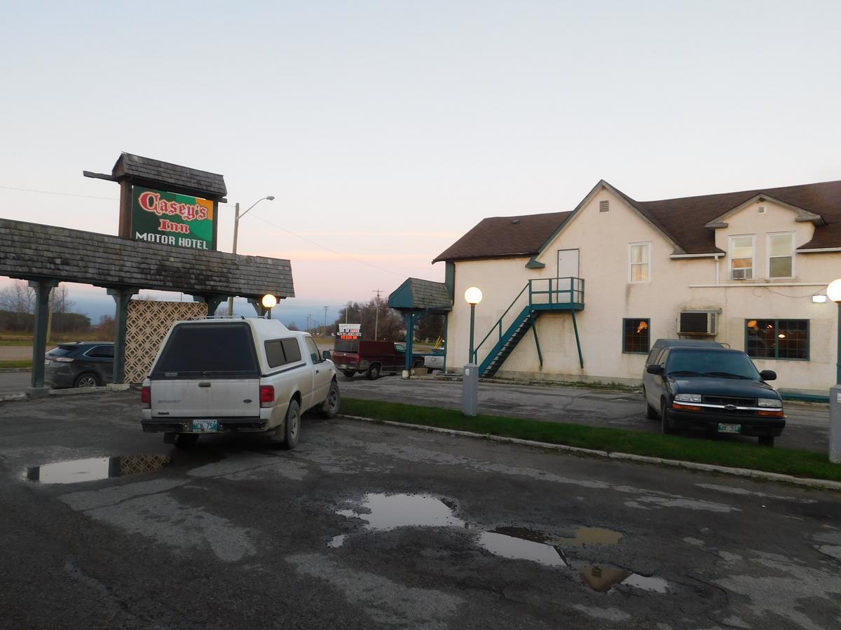 Casey'S Inn Lac du Bonnet ภายนอก รูปภาพ