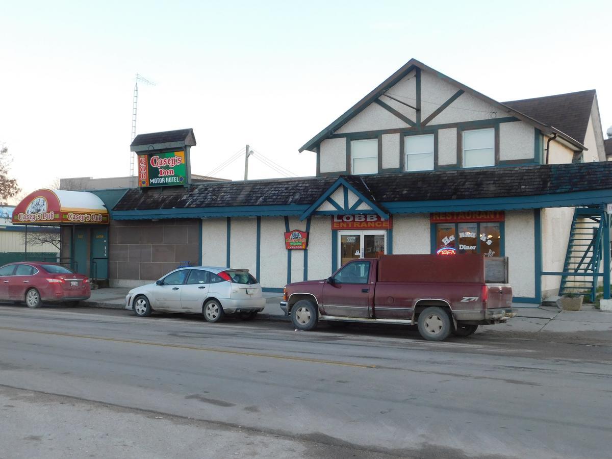 Casey'S Inn Lac du Bonnet ภายนอก รูปภาพ